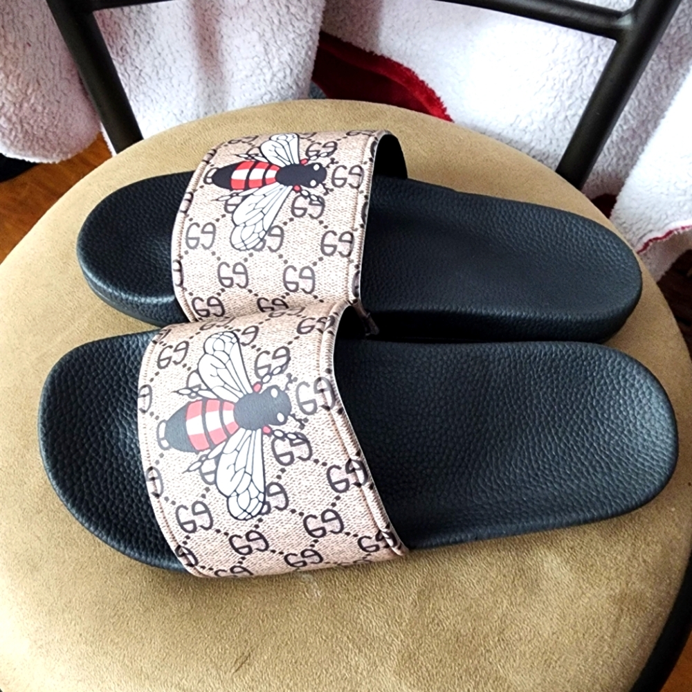 New Bee Pattern Slide Sandals No Box But Is New